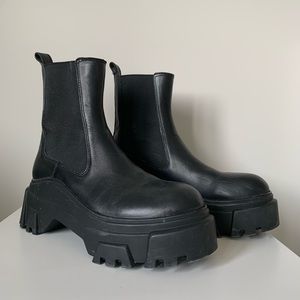 ⚫️ BLACK ZARA CHUNKY BOOT (Size 40) ⚫️